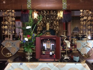 お寺で入仏式準備